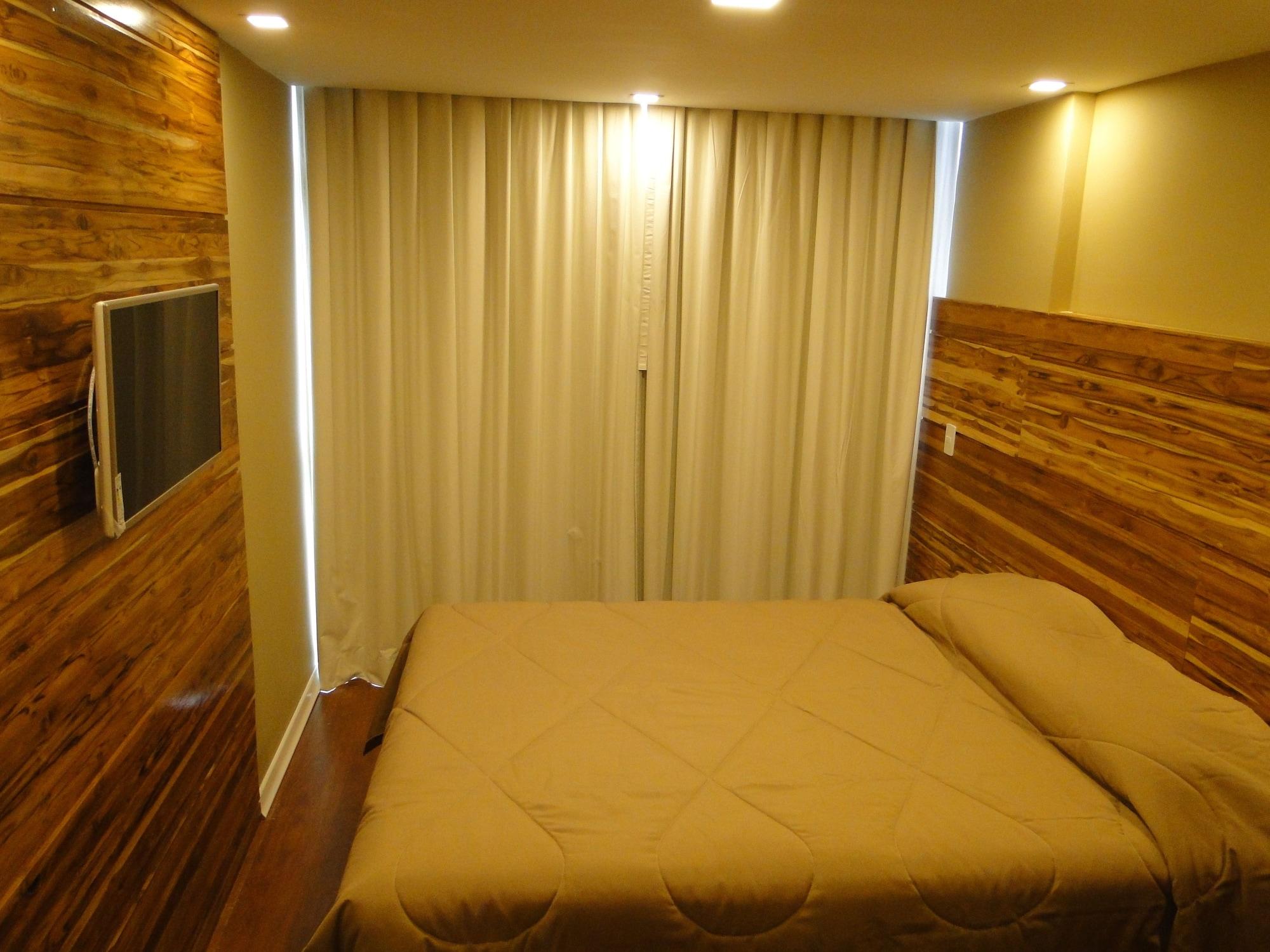 Hotel Petropolis Inn Екстер'єр фото