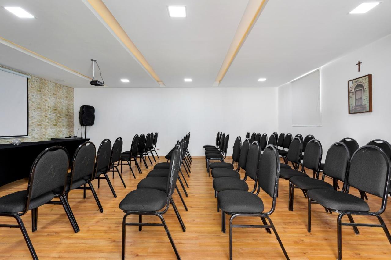 Hotel Petropolis Inn Екстер'єр фото
